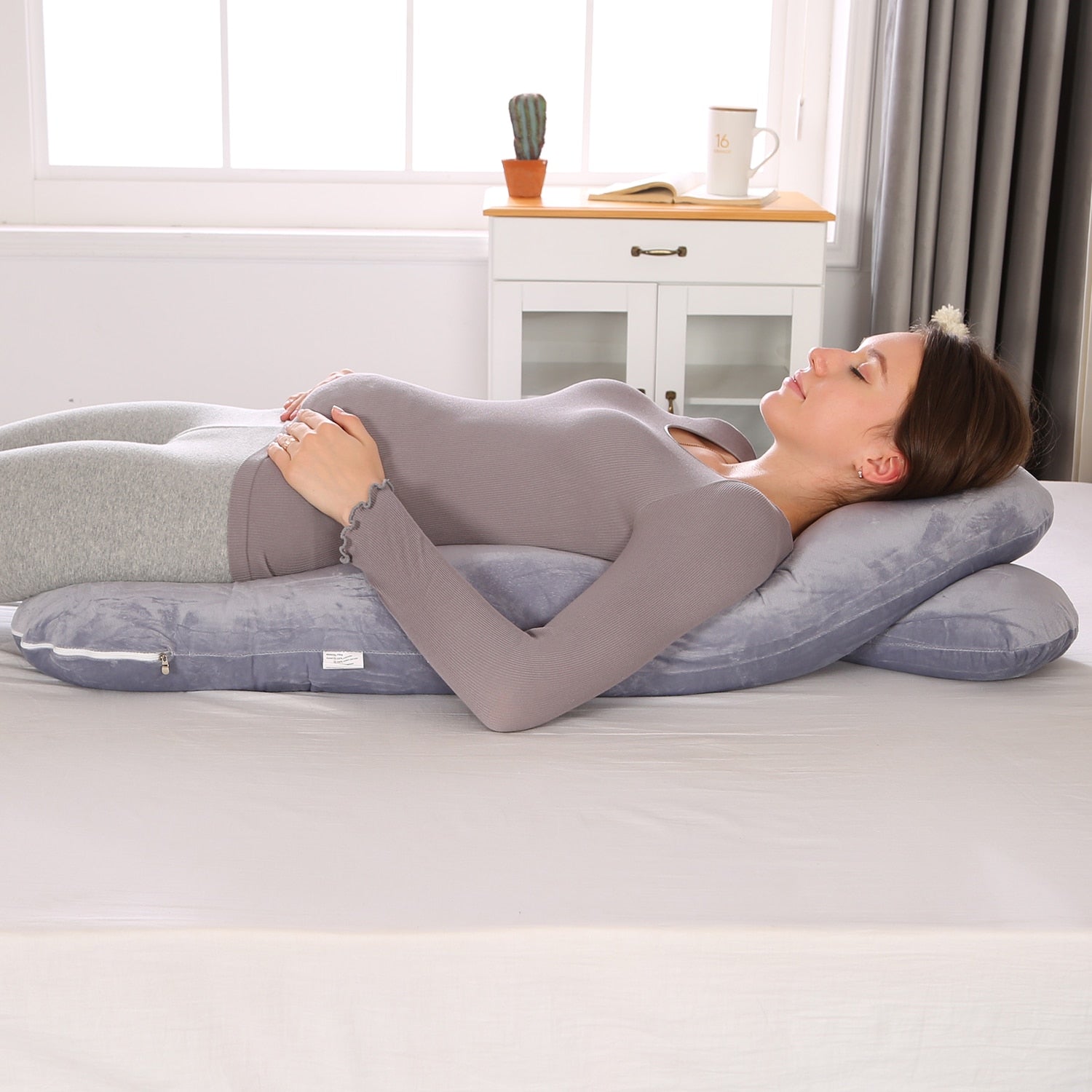 U shape Maternity Pillow. Pregnancy Body Pillow, Side Sleepers Bedding, and very comfortable while sleeping from any position. - twobusybodies